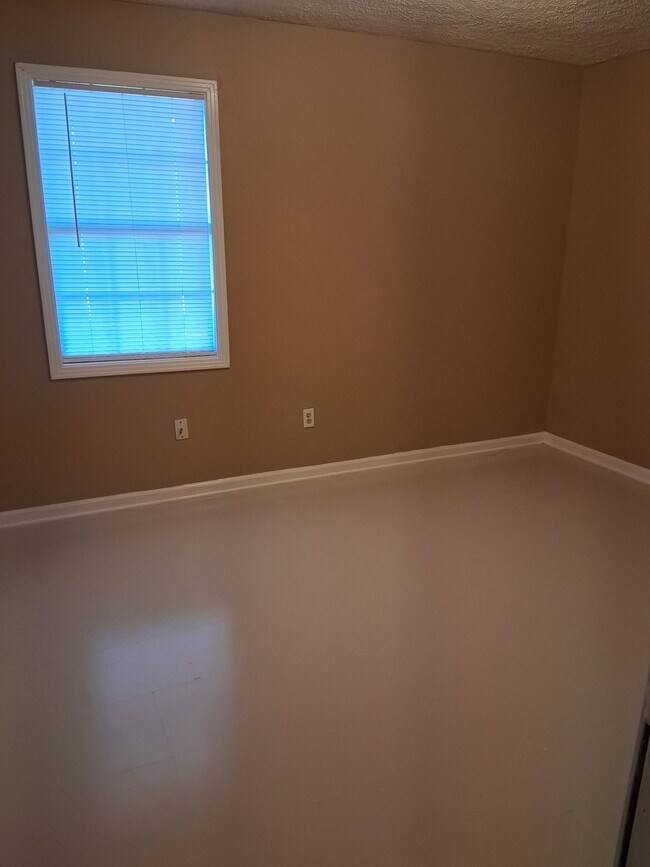 Building Photo - 457 Otis Dr