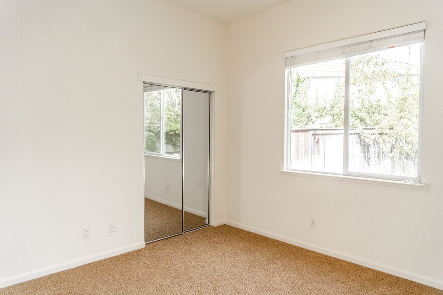 Building Photo - 9560 Nicole Ln
