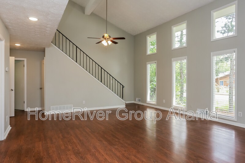 Building Photo - 6360 Ashdale Dr