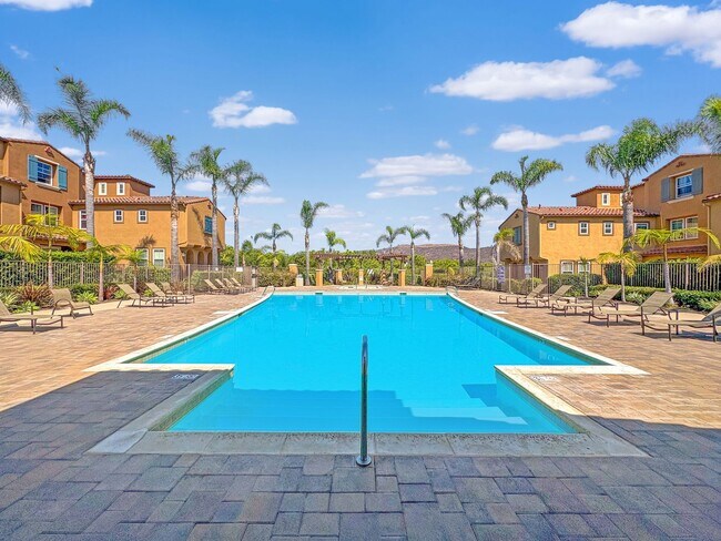 Building Photo - Beautiful 3B/2.5BA Townhome w/ Washer/Drye...