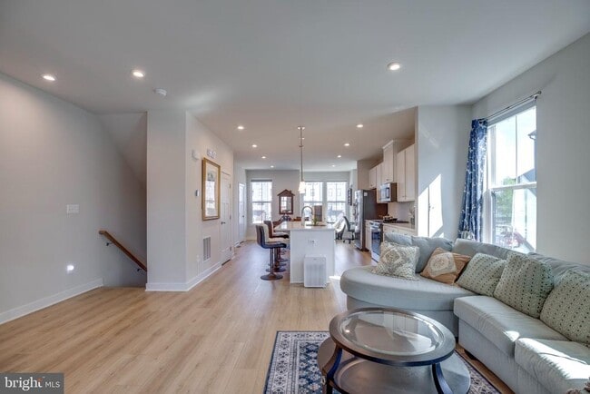 Building Photo - 4468 Sulford Ter