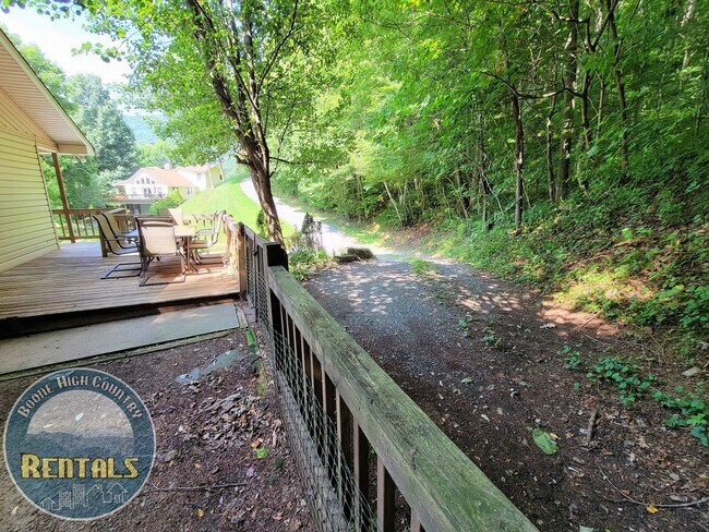 Building Photo - Gorgeous 3bd/2.5ba House With Included Downstairs Apartment