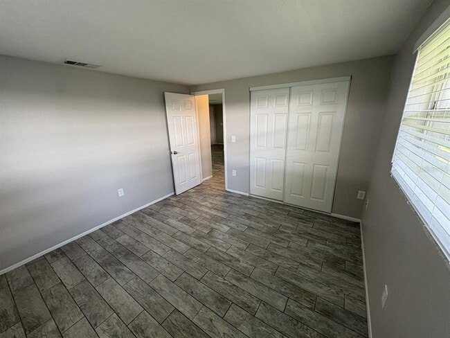 Building Photo - 308 Colonia Ln E