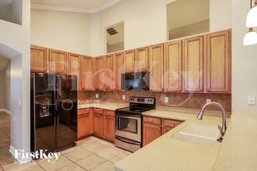 Building Photo - 14728 Falling Waters Dr