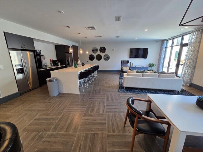 Building Photo - 775 Juniper St NE