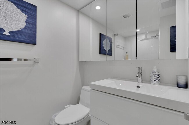 Building Photo - 9 High Point Cir N
