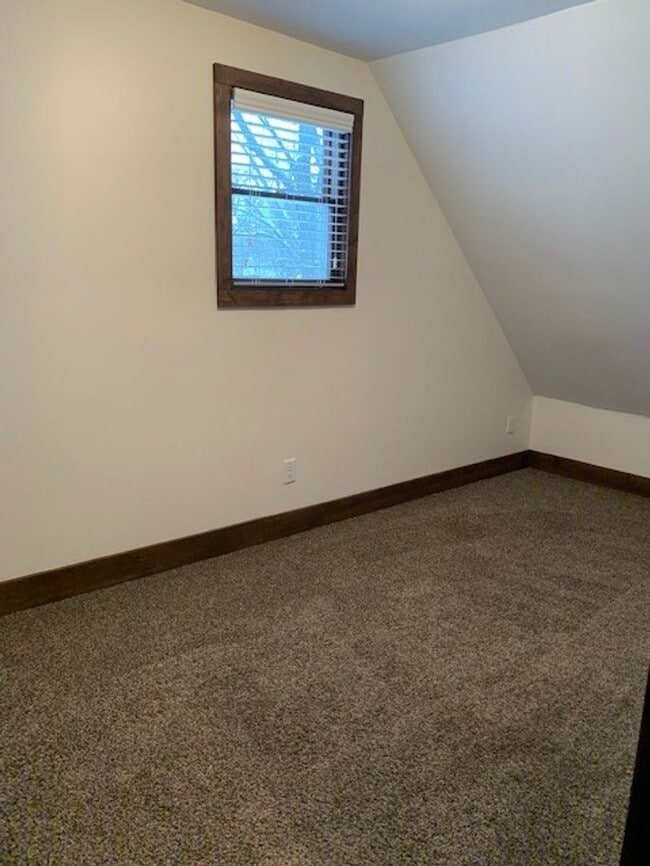 Building Photo - Three Bedroom Home Located in Zeeland