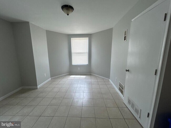 Building Photo - 531 Brinton St