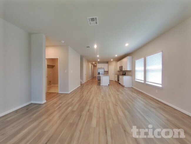 Building Photo - 13551 Paxton Blvd