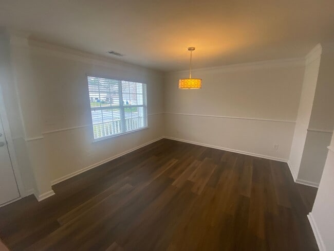 Building Photo - Large Four Bedroom Home In North Charlotte