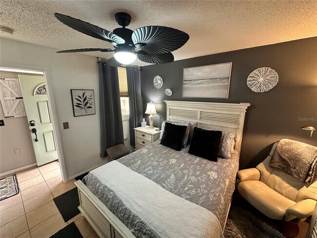 Building Photo - 655 Woodlawn Dr