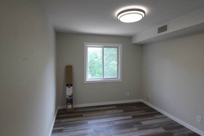 Building Photo - Cozy 2 Bedroom 2 Bath Condo in Iowa City!