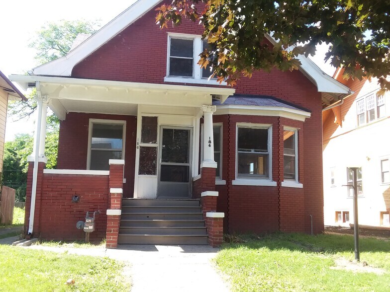 Building Photo - 186 Monterey St