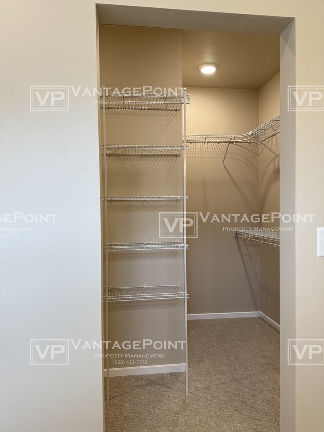 Building Photo - N9320 Gemstone Ct