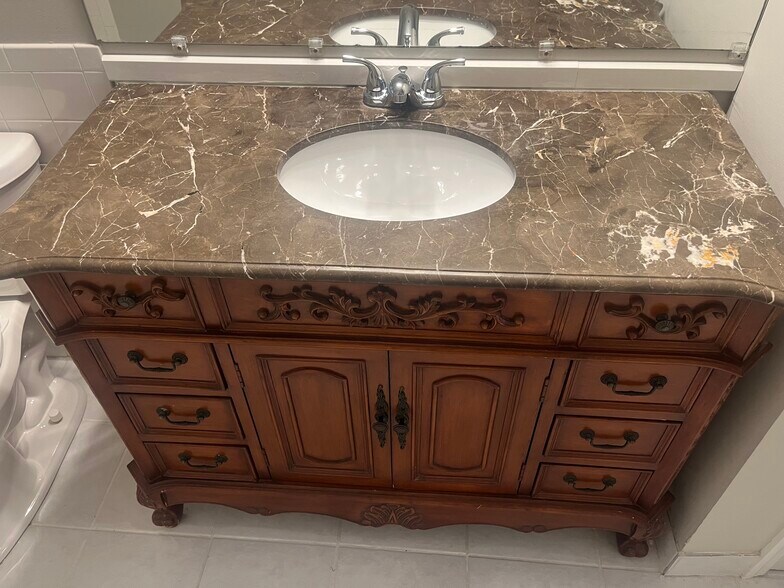 Bath vanity - 1822 A, Lela Lane