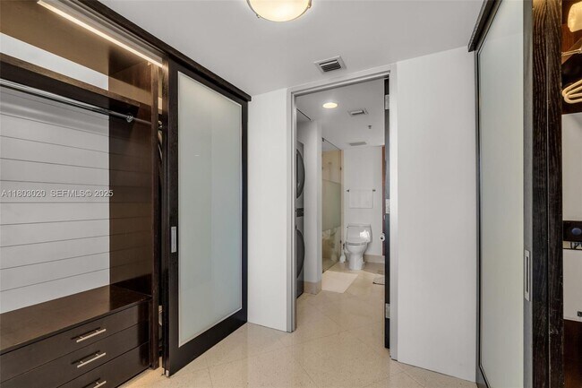 Building Photo - 1750 N Bayshore Dr