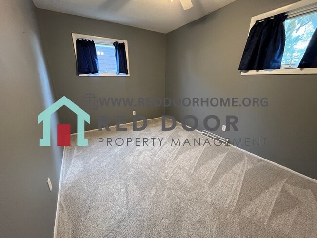 Building Photo - 4 bed / 2 bath Home with Tesla charging station