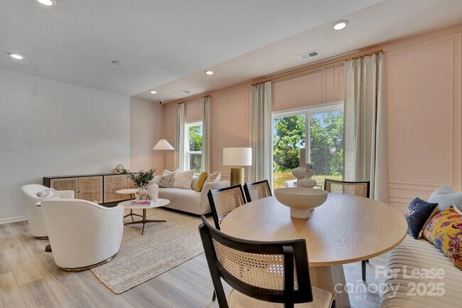 Building Photo - 747 Lock Haven Dr NW