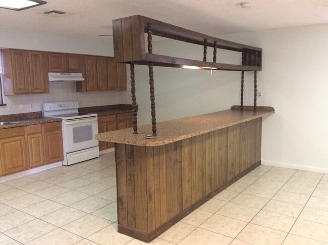 Building Photo - Large one Bedroom