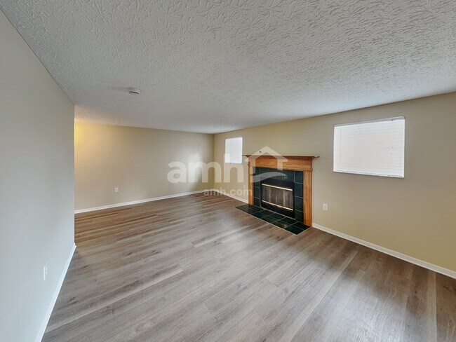 Building Photo - 6693 Jennyann Way