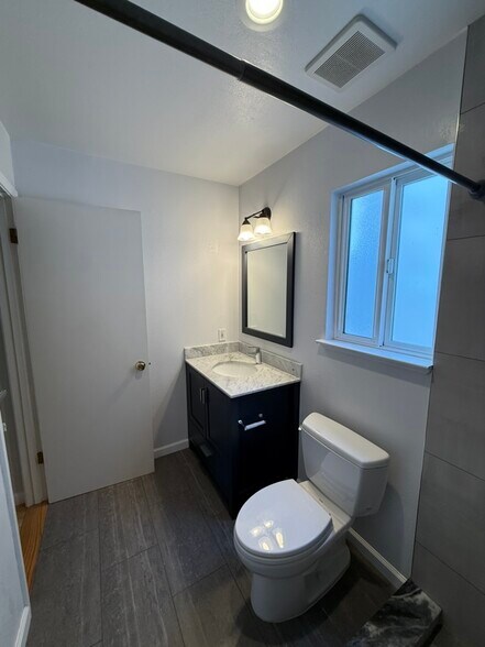 Building Photo - 409 Kirkham St