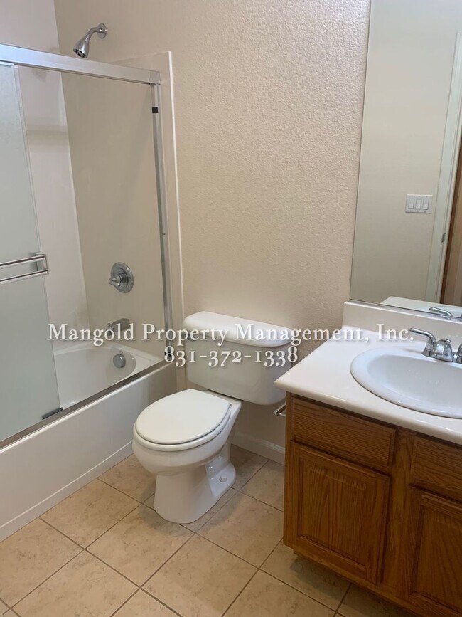 Building Photo - Beautiful 2-Bed, 2-Bath Home with Modern K...