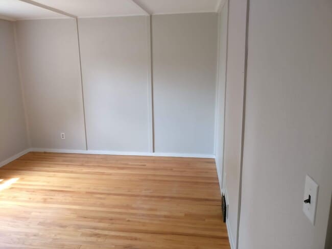 Building Photo - 4-Bedroom Home for Rent Summer 2026