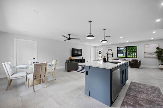 Building Photo - 13849 Deer Creek Dr