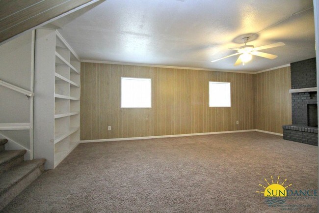 Building Photo - Spacious Poquito Bayou Home