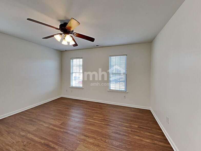 Building Photo - 254 Royalton Rd