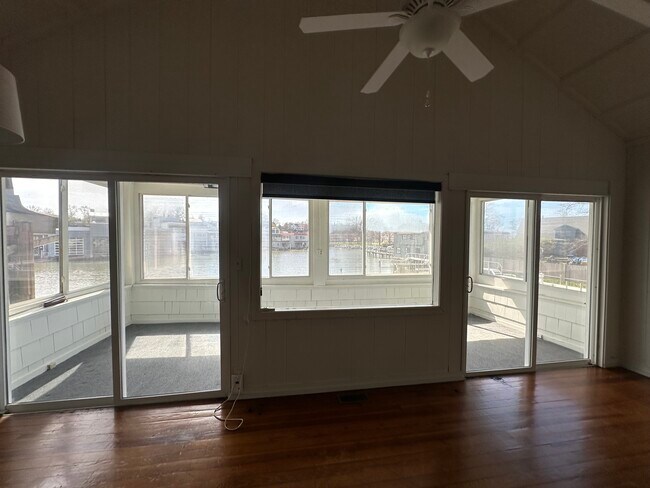 Building Photo - 852 Beach Rd