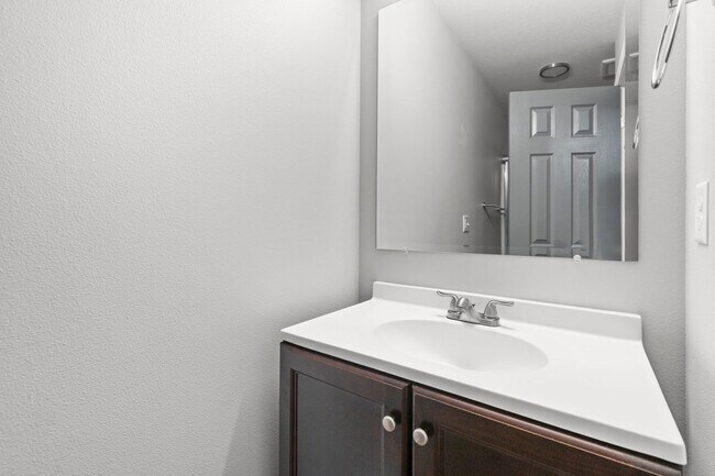 Building Photo - BETHANY 5 bedroom 3 full bath- Beaverton School District- Nike