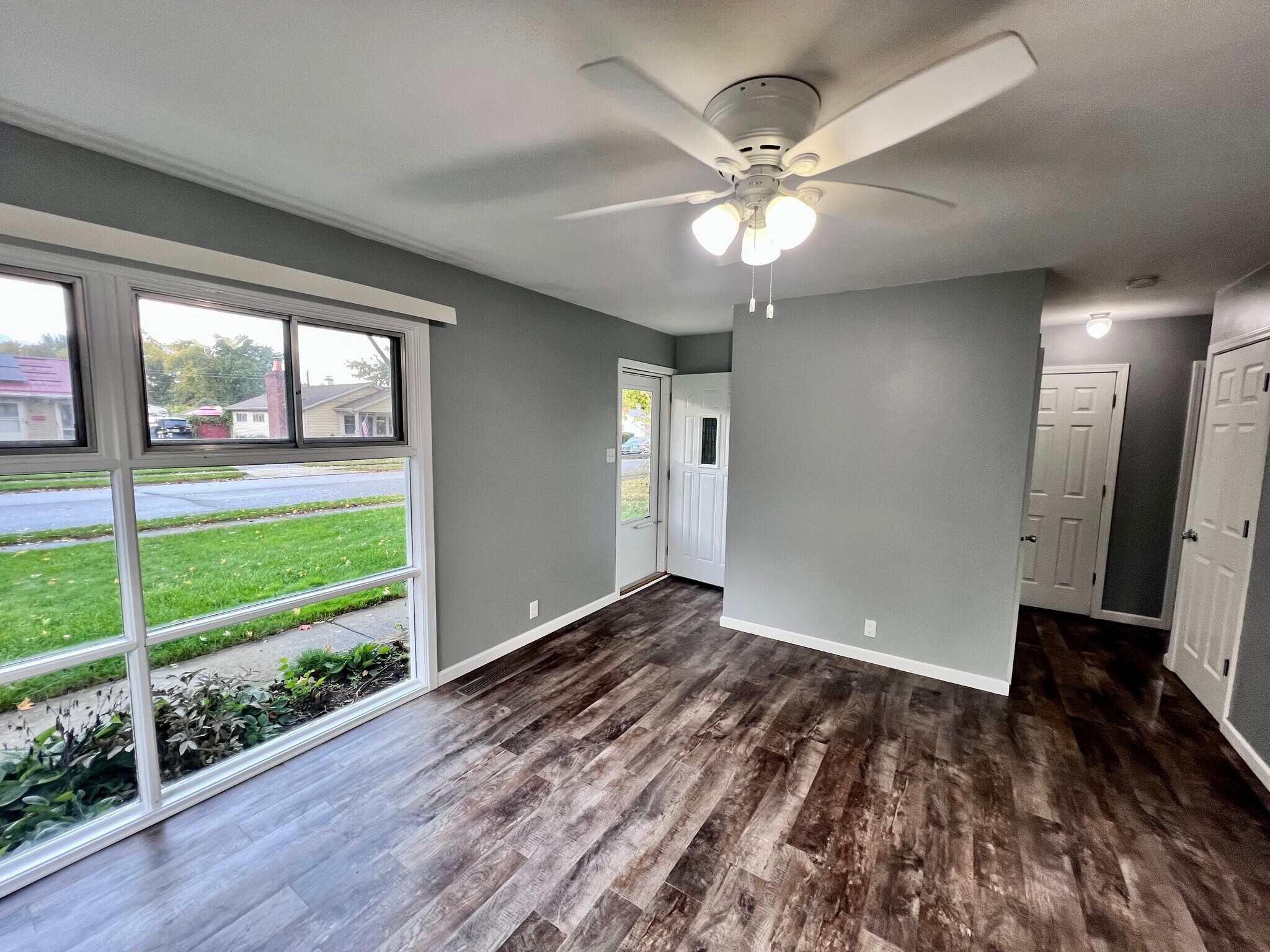 Living too - 4204 Woodvale Dr