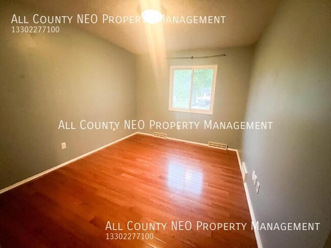 Building Photo - 8988 Birchwood Dr