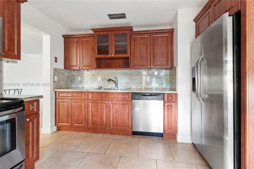 Building Photo - 10161 SW 137th Ct