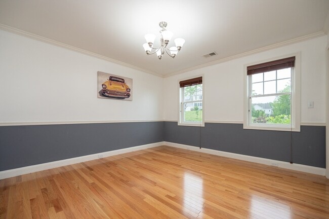 Building Photo - 7 Willow Brook Ln