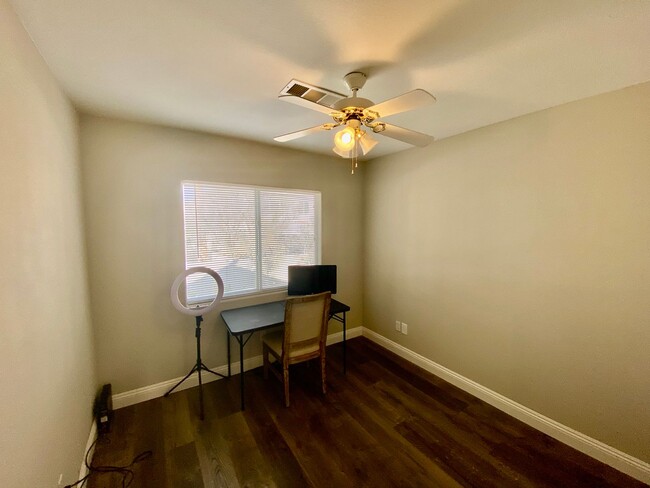 Building Photo - Gorgeous 3 bedroom Home