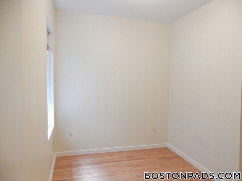 Building Photo - 171 Hemenway St