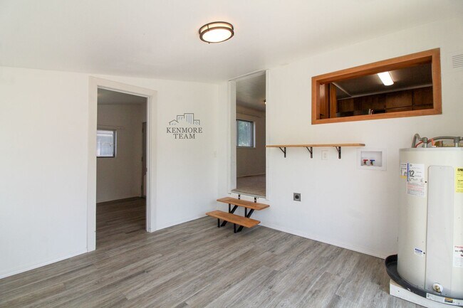Building Photo - 2 Bedroom, 1 Bath Home in Central Richland - Detached Garage!