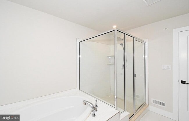 Building Photo - 136 Iron Hill Way