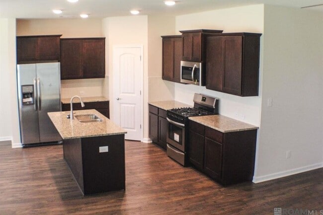 Building Photo - 17609 Eagles Perch Dr