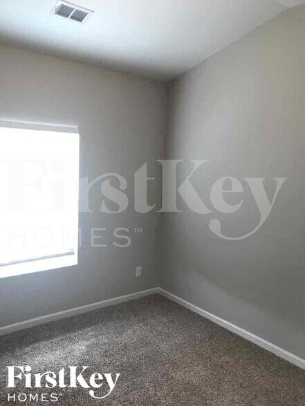 Building Photo - 583 Forrest Hills Dr