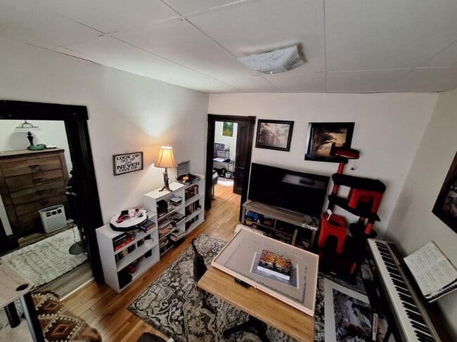 Building Photo - Cute 1 Bedroom 1 Bath Apartment On The Nor...