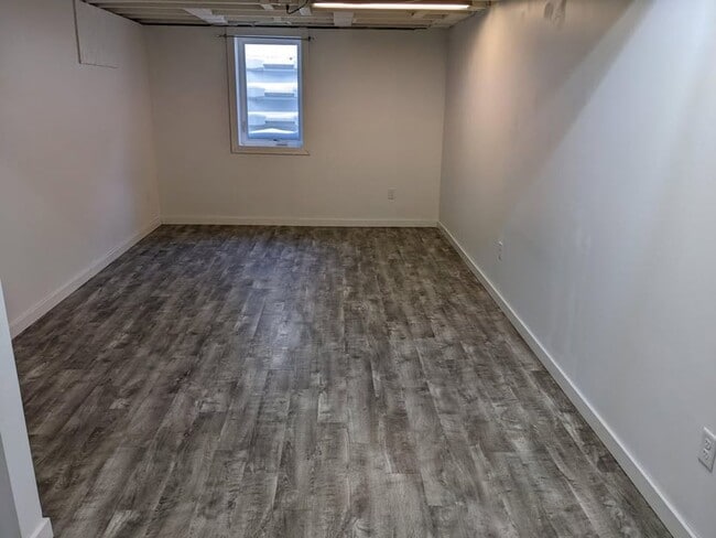 Building Photo - House For Rent