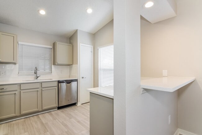 Building Photo - 26808 Haverhill Dr