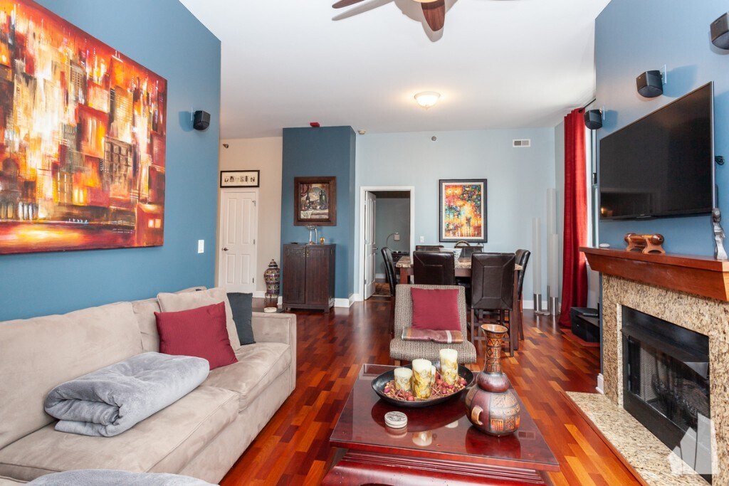 Building Photo - 1464 S Michigan Ave