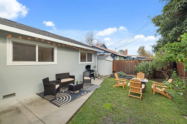 Building Photo - 2380 Aram Ave