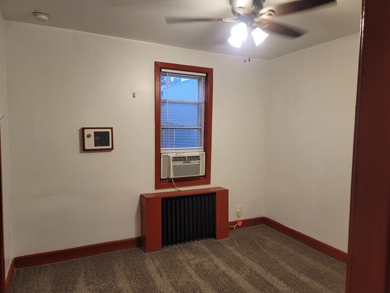 Building Photo - 1622 Bainbridge St