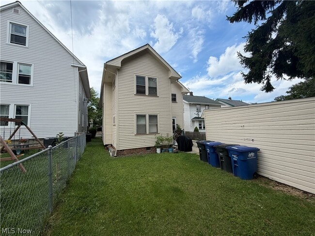 Building Photo - 1605 Larchmont Ave