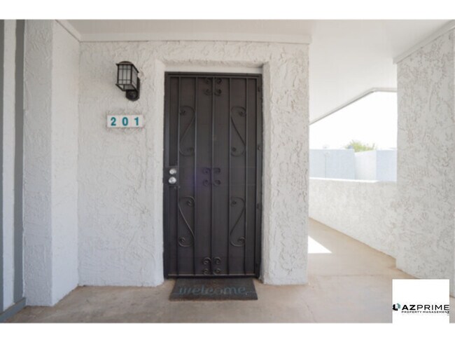 Building Photo - Prepare to be Enchanted by This Fully Furnished 1/1 Phoenix Condo - A Hidden Gem Where Style Meets S